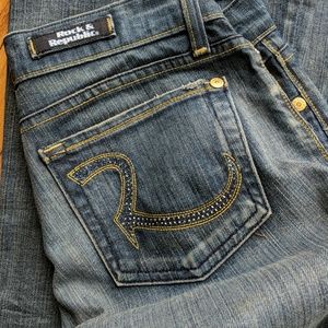 Rock and Republic Size 29 Rhinestones pocket